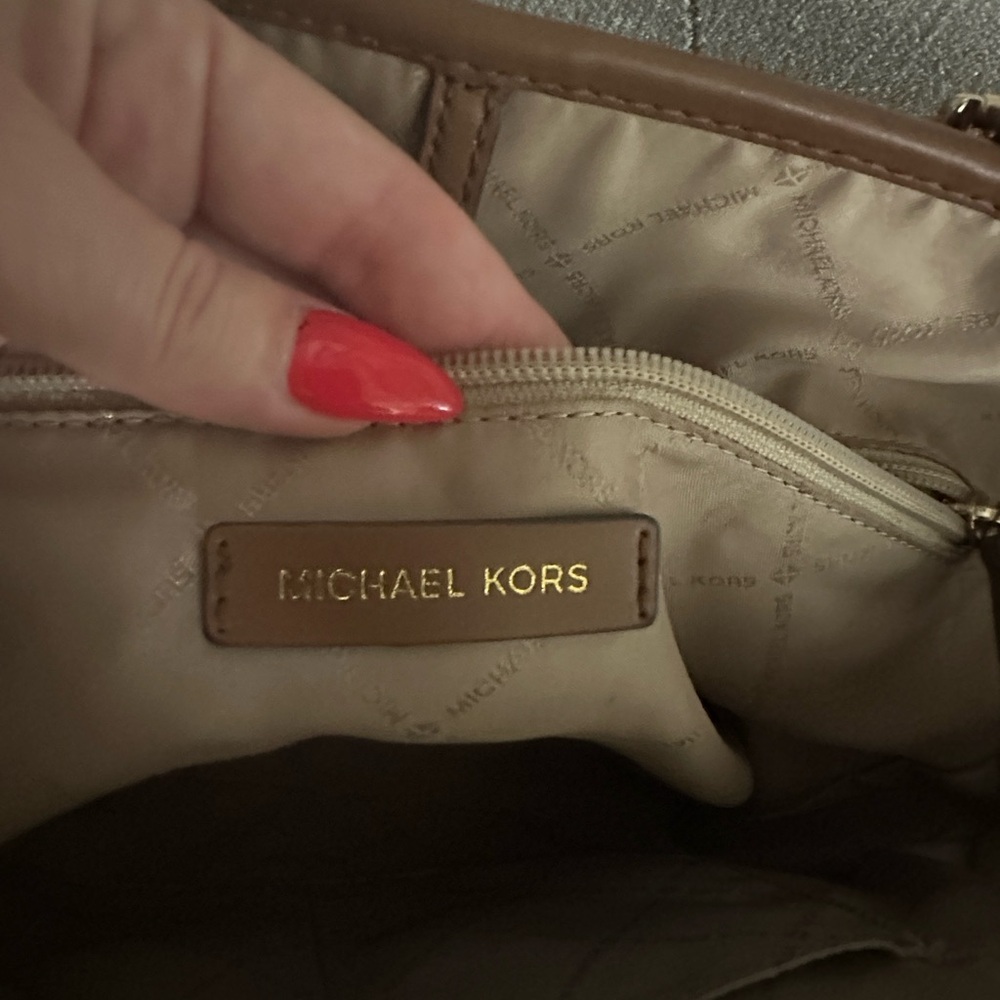 Michael Kors Jet Set Charm MD Carryall Tote in brown multi - Picture 9 of 12